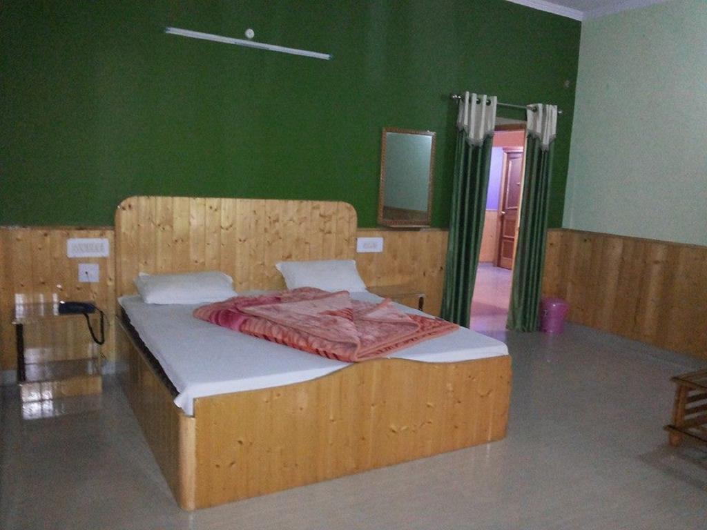 Himgiri Resort Nagchala Bilik gambar